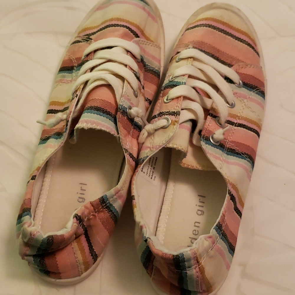 Madden girl 8 sneakers slip on